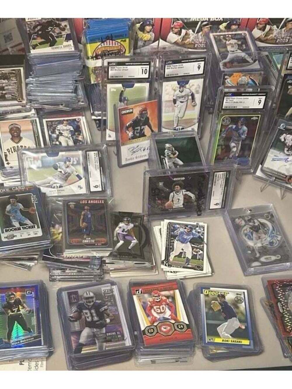 50 CARD PREMIUM TOPLOADED CARD LOT MYSTERY PACK MIXED (MLB NFL NBA) RC/INSERTS